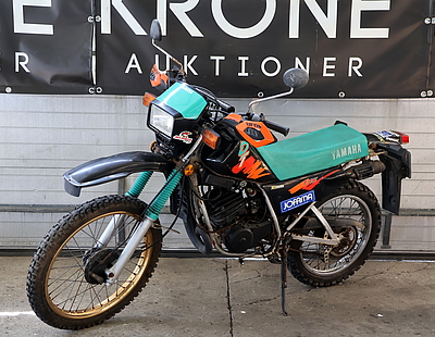 Yamaha dt175 aarg 1996 reg nr ds35206 koert 31526km starter og koere ok fremstaar m brugsspor og smaa skader fra doedsbo momsfri
