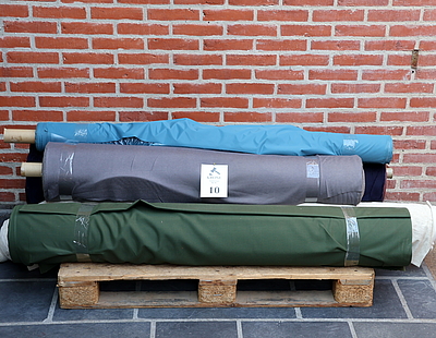 5 ruller stof fra tekstil virksomhed bredden kan variere fra 120 200cm de fleste ruller er 140 160cm pallen de ligger paa er 120cm