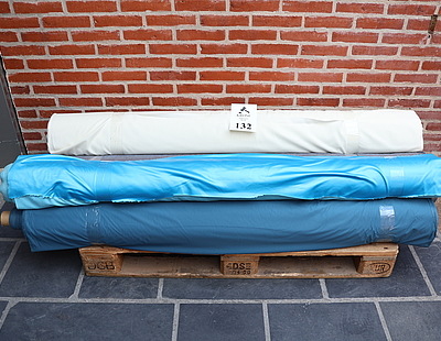 5 ruller stof fra tekstil virksomhed bredden kan variere fra 120 200cm de fleste ruller er 140 160cm pallen de ligger paa er 120cm